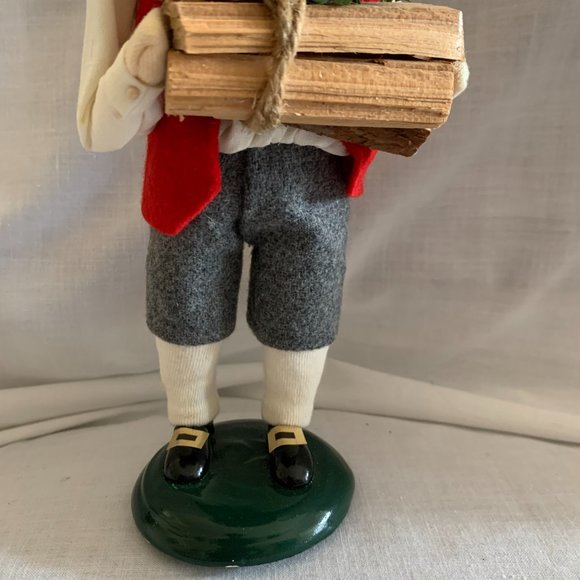 Byer's Choice 2002 Williamsburg Carolers Boy with Stack of Wood - Picture 2 of 7